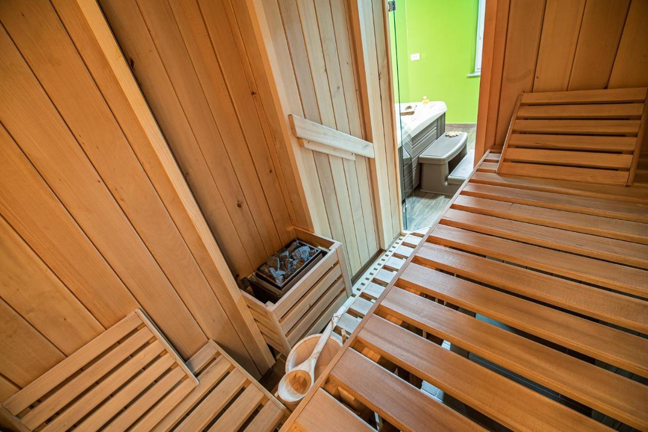 Holiday Home With Hot Tub And Sauna Sabina Rovte Экстерьер фото