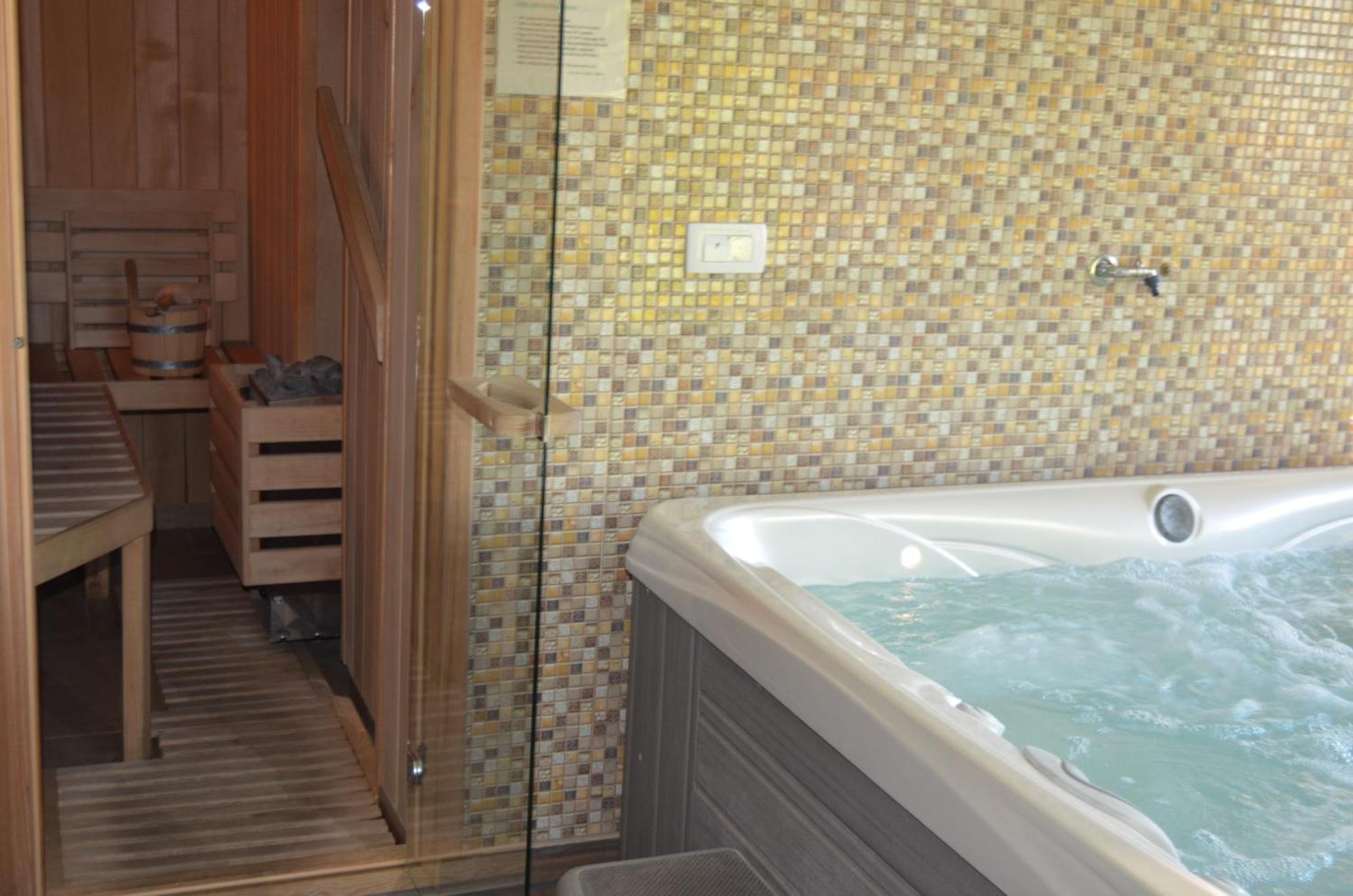 Holiday Home With Hot Tub And Sauna Sabina Rovte Экстерьер фото